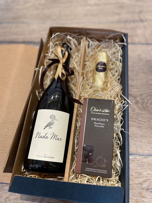 Feines Genusspaket mit Rotwein, Edelmarzipan und Schokonüssen