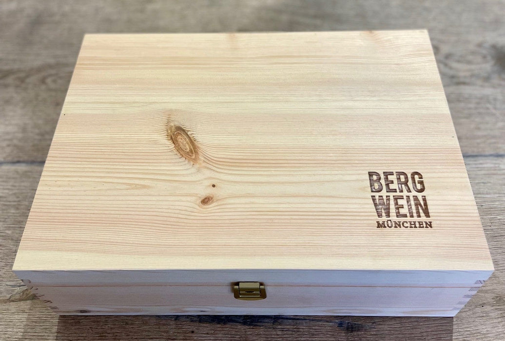Holzkiste mit Deckel und Schließe für 3 Flaschen